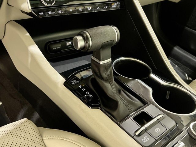 Vehicle image 21 of 32