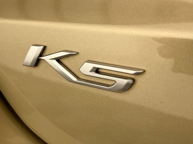 Vehicle image 16 of 32
