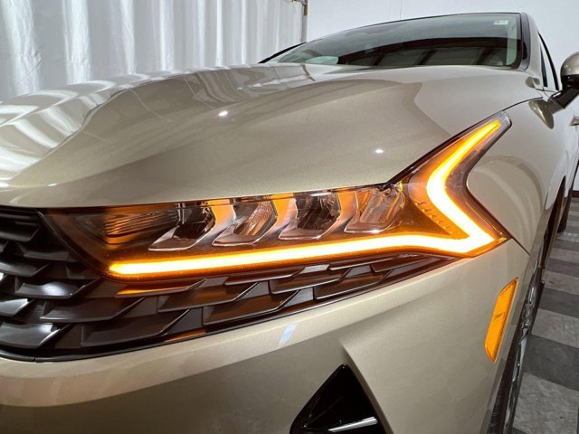 Vehicle image 10 of 32
