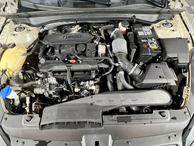 Vehicle image 28 of 32