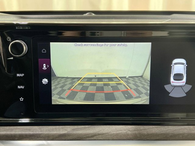 Vehicle image 29 of 32