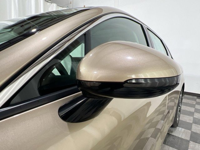 Vehicle image 11 of 32