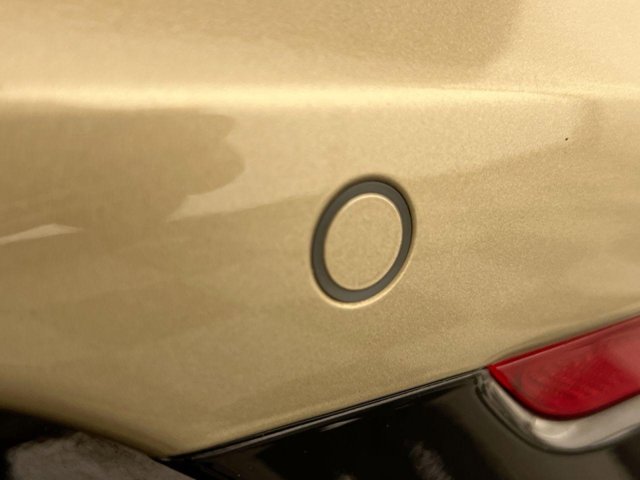 Vehicle image 15 of 32