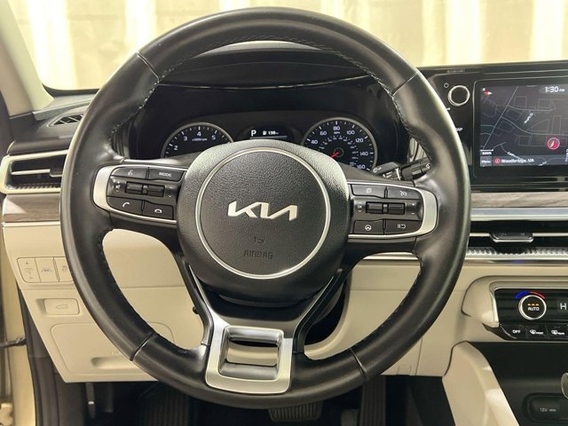 Vehicle image 23 of 32