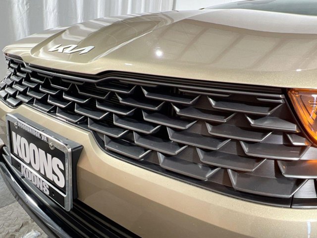 Vehicle image 9 of 32