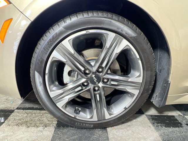 Vehicle image 13 of 32