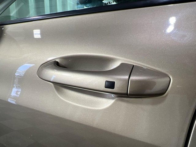 Vehicle image 12 of 32