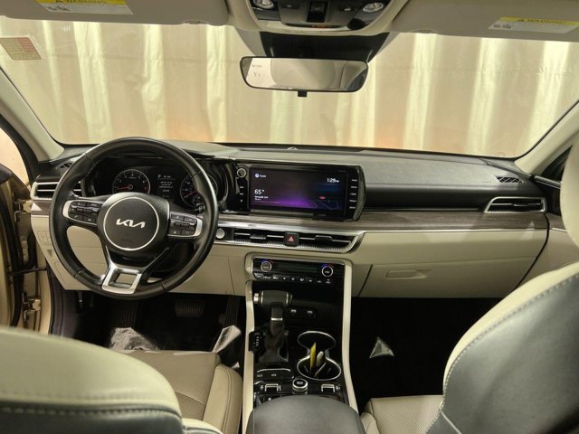 Vehicle image 17 of 32