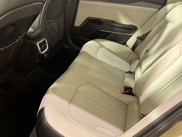 Vehicle image 26 of 32