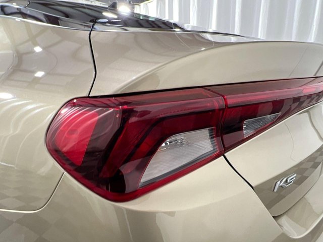 Vehicle image 14 of 32