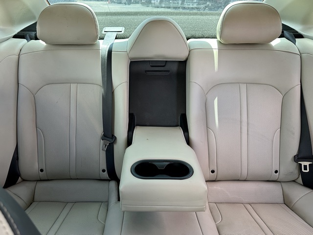 Vehicle image 20 of 34