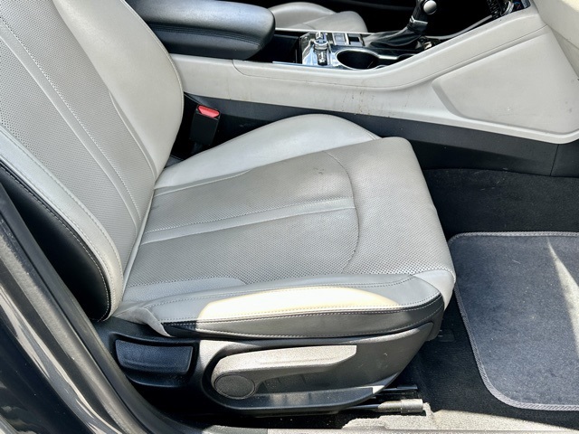 Vehicle image 23 of 34