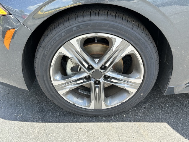 Vehicle image 9 of 34