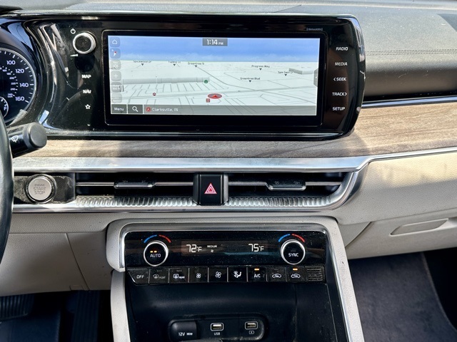 Vehicle image 24 of 34