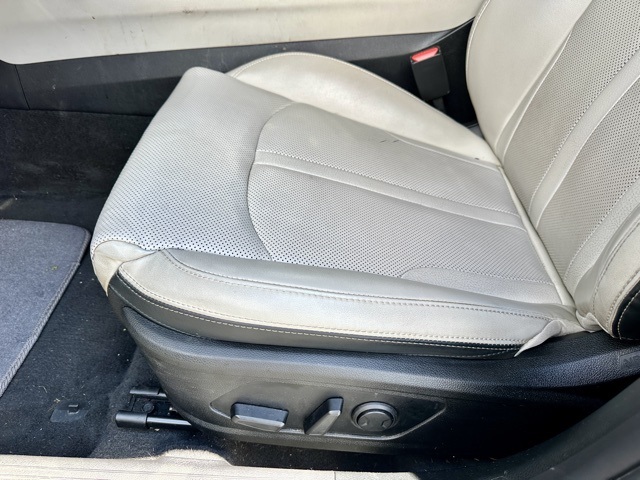 Vehicle image 14 of 34