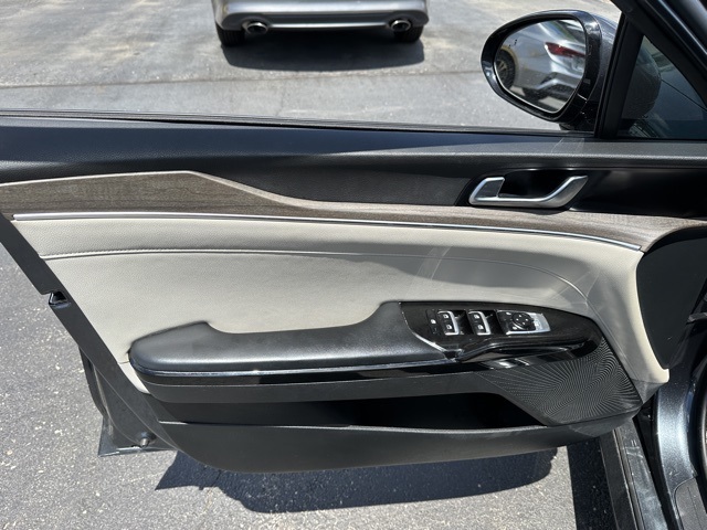 Vehicle image 10 of 34