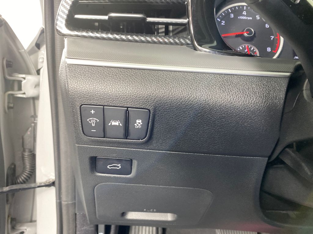 Vehicle image 25 of 27