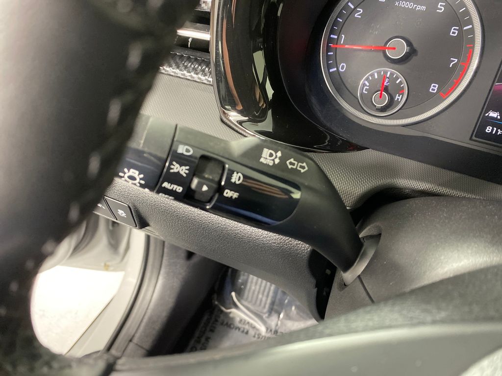 Vehicle image 23 of 27