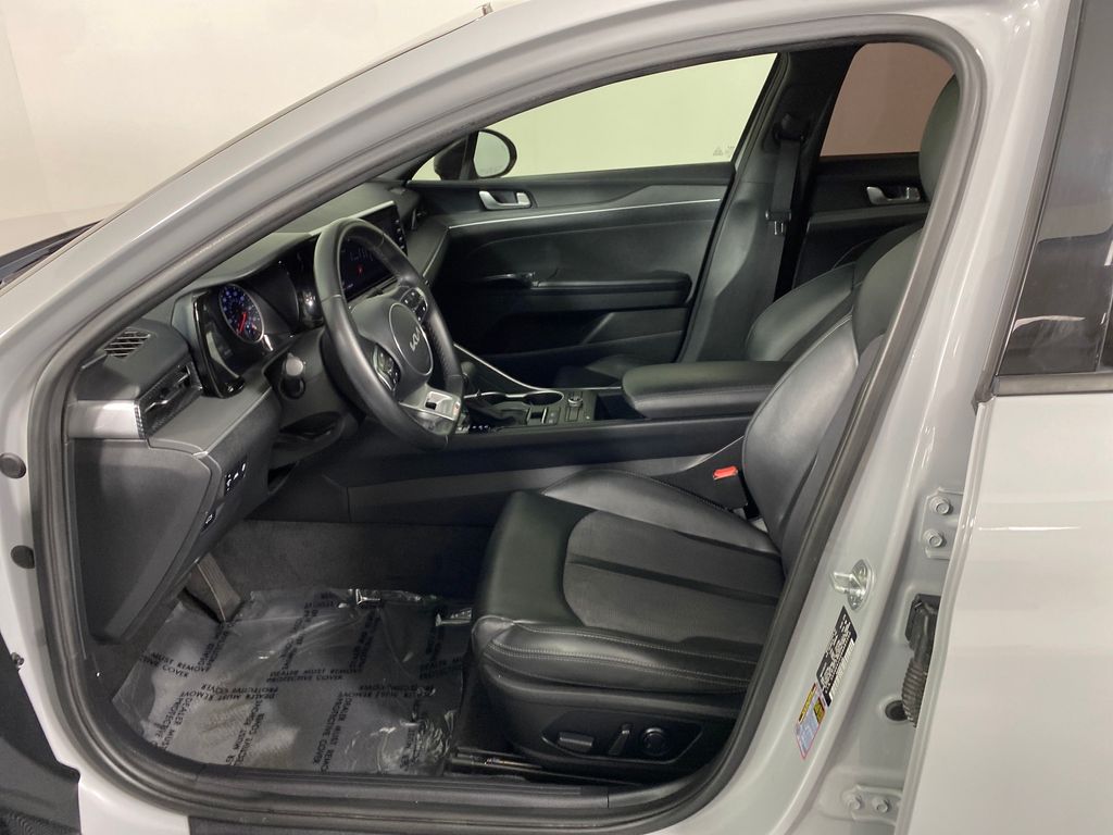 Vehicle image 12 of 27