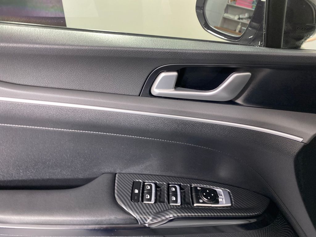 Vehicle image 16 of 27