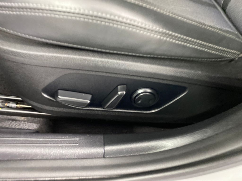 Vehicle image 17 of 27