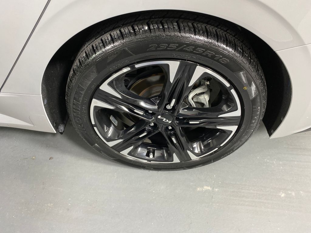 Vehicle image 7 of 27
