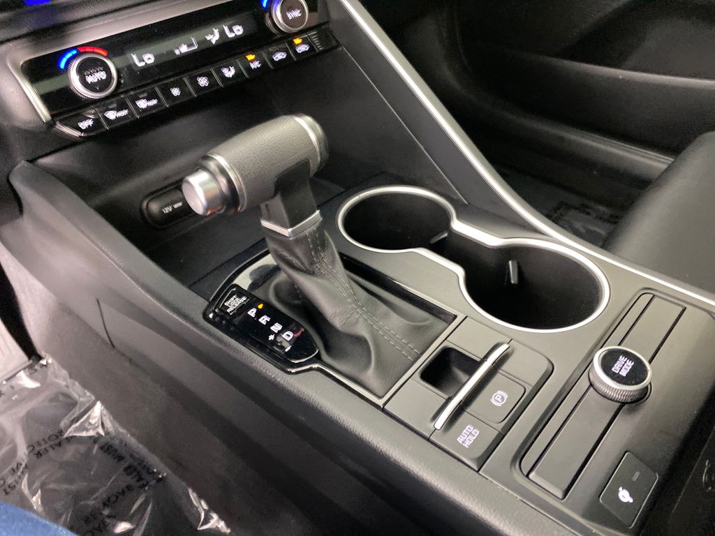 Vehicle image 15 of 27