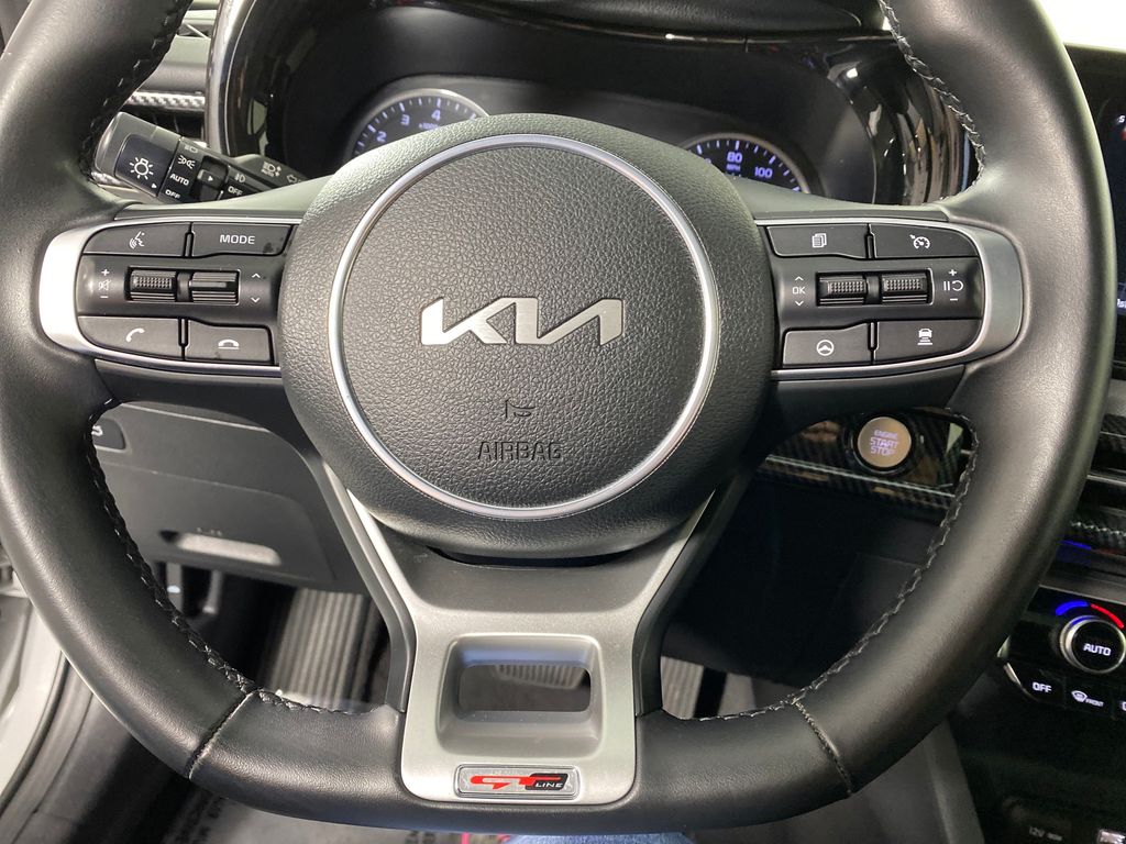 Vehicle image 13 of 27