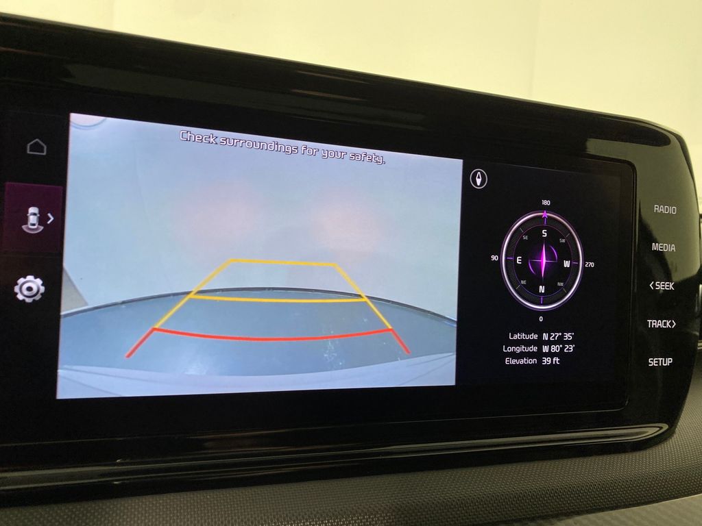 Vehicle image 14 of 27