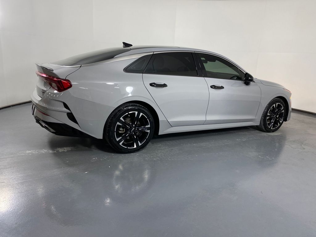 Vehicle image 4 of 27
