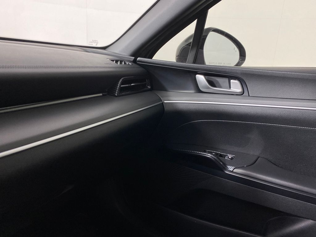 Vehicle image 11 of 27