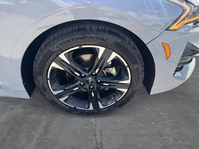 Vehicle image 14 of 24