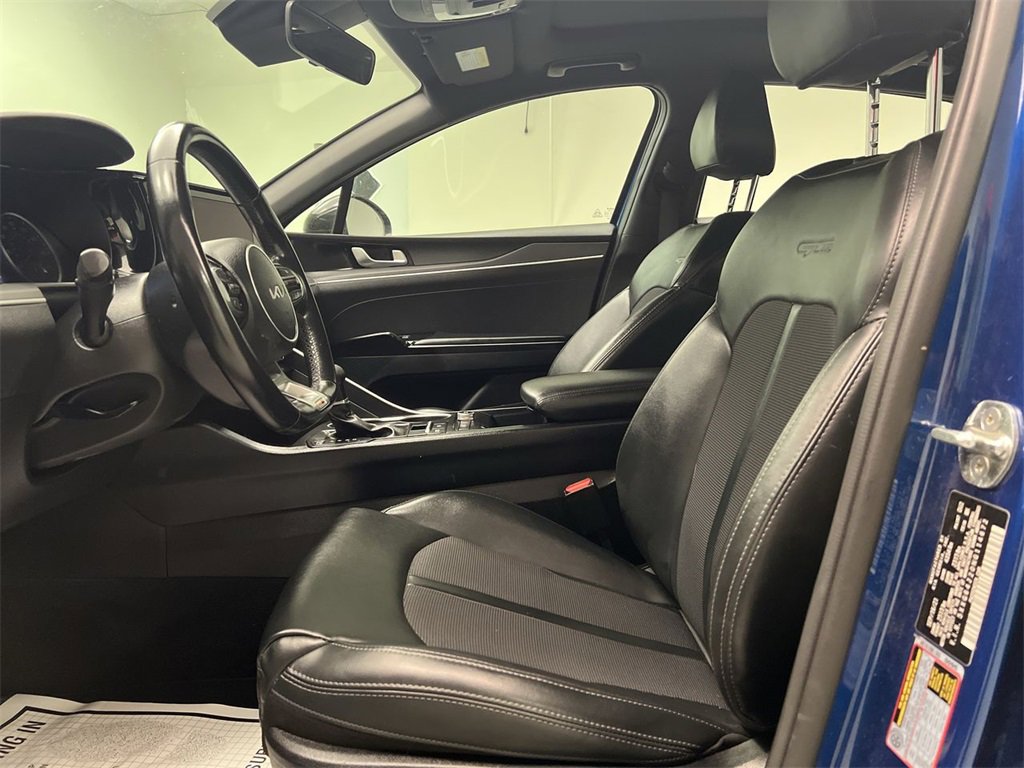 Vehicle image 11 of 27