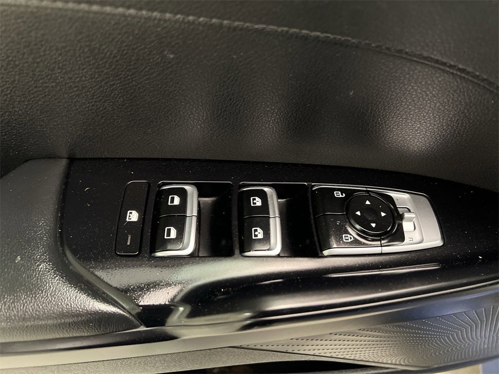 Vehicle image 13 of 27