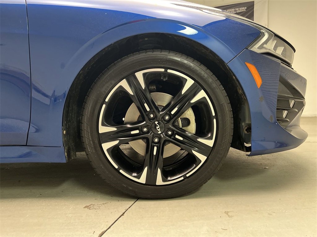 Vehicle image 10 of 27