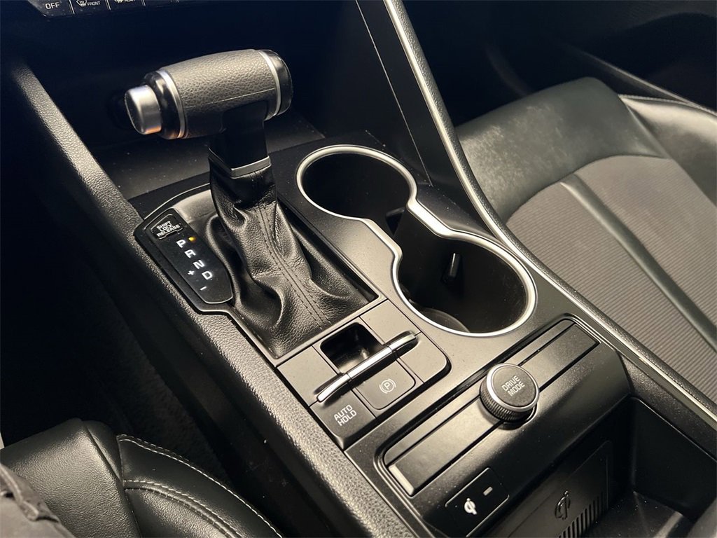 Vehicle image 20 of 27