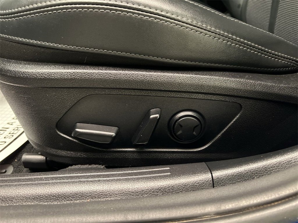 Vehicle image 12 of 27