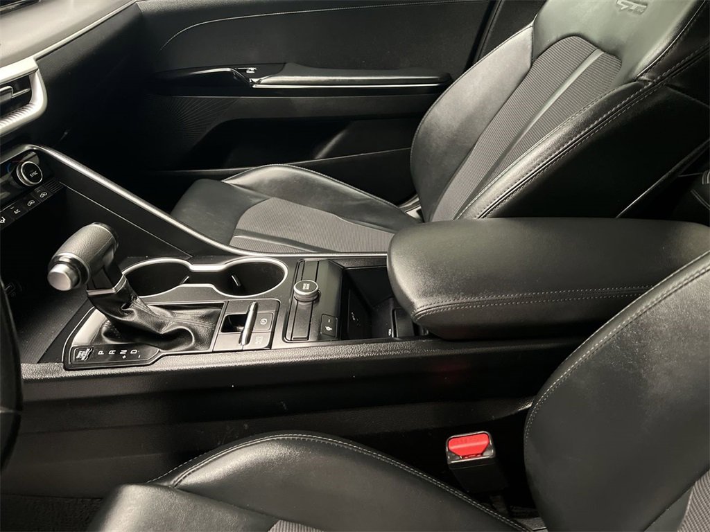 Vehicle image 21 of 27