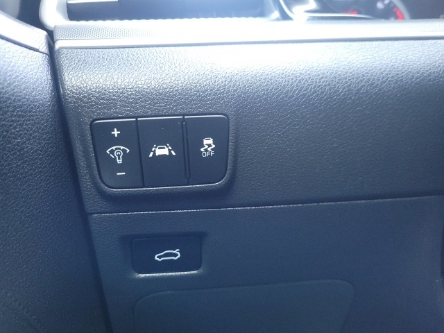 Vehicle image 26 of 33