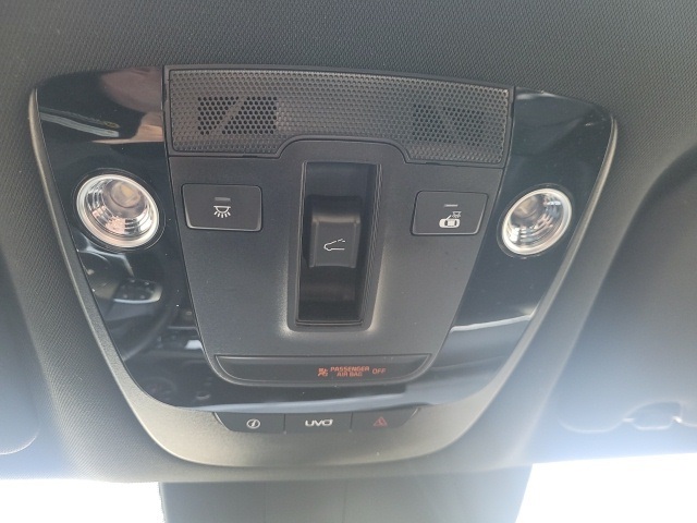 Vehicle image 22 of 33