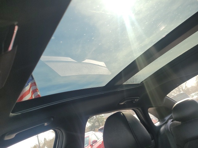 Vehicle image 21 of 33