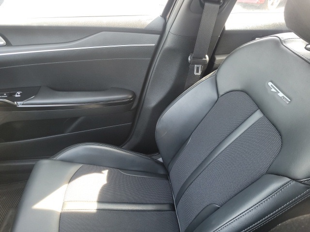 Vehicle image 18 of 33