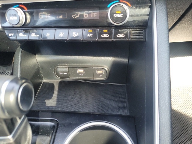 Vehicle image 14 of 33