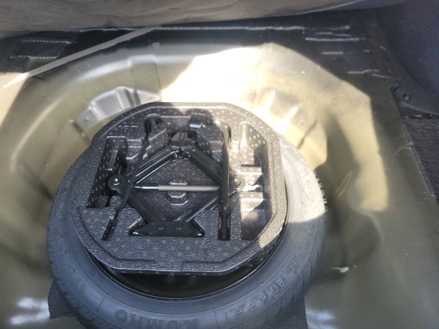 Vehicle image 30 of 33