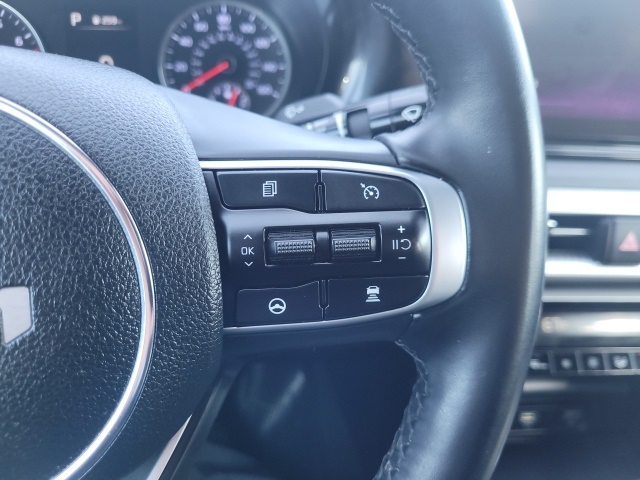 Vehicle image 25 of 33