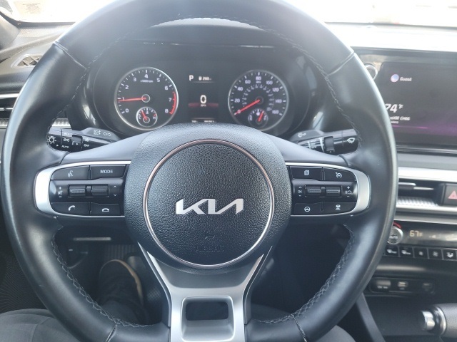 Vehicle image 23 of 33