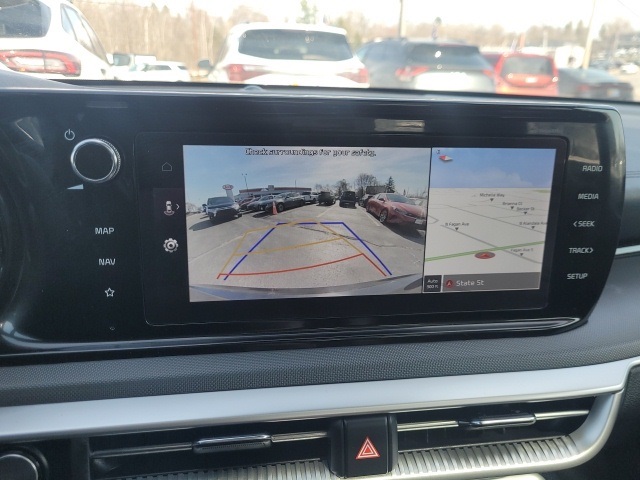 Vehicle image 17 of 33
