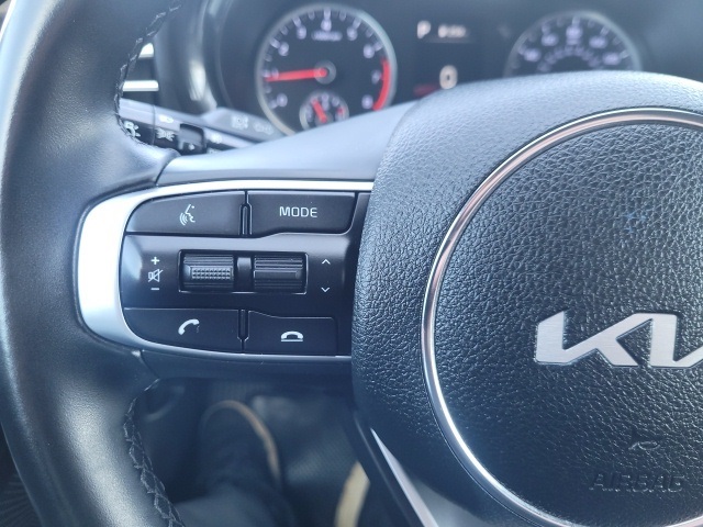 Vehicle image 24 of 33