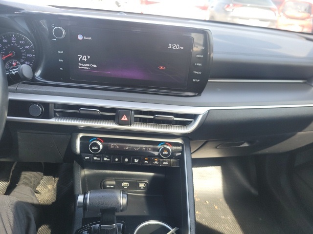 Vehicle image 11 of 33