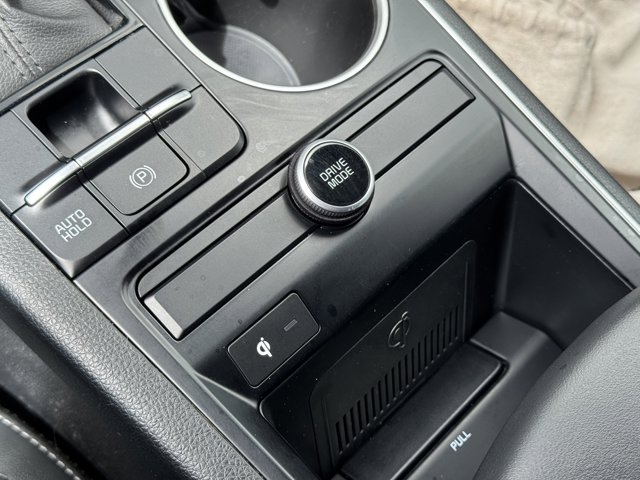 Vehicle image 24 of 30